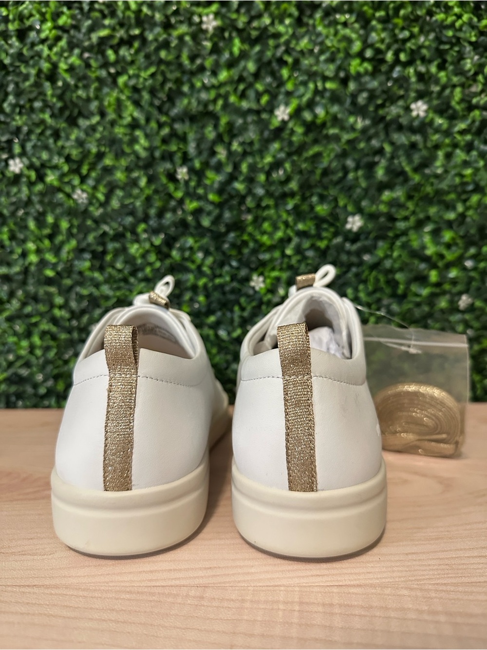Vionic Paisley Leather Sneakers New #15 - Picture 6 of 8